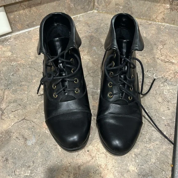 Comfort View “Darcie” ankle booties - Picture 2 of 3